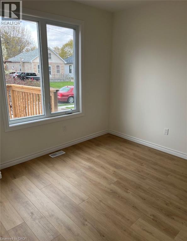13 STANLEY Street, Cambridge, Ontario, N1S2A5 — Photo 3