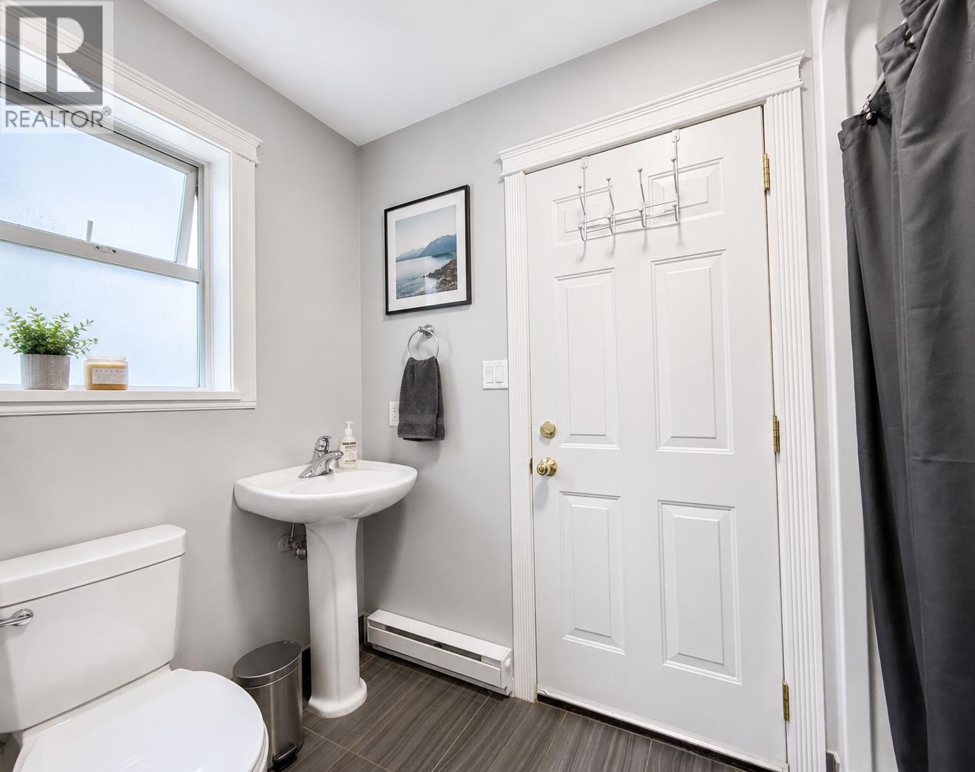 1510 MACDONALD PLACE, Squamish