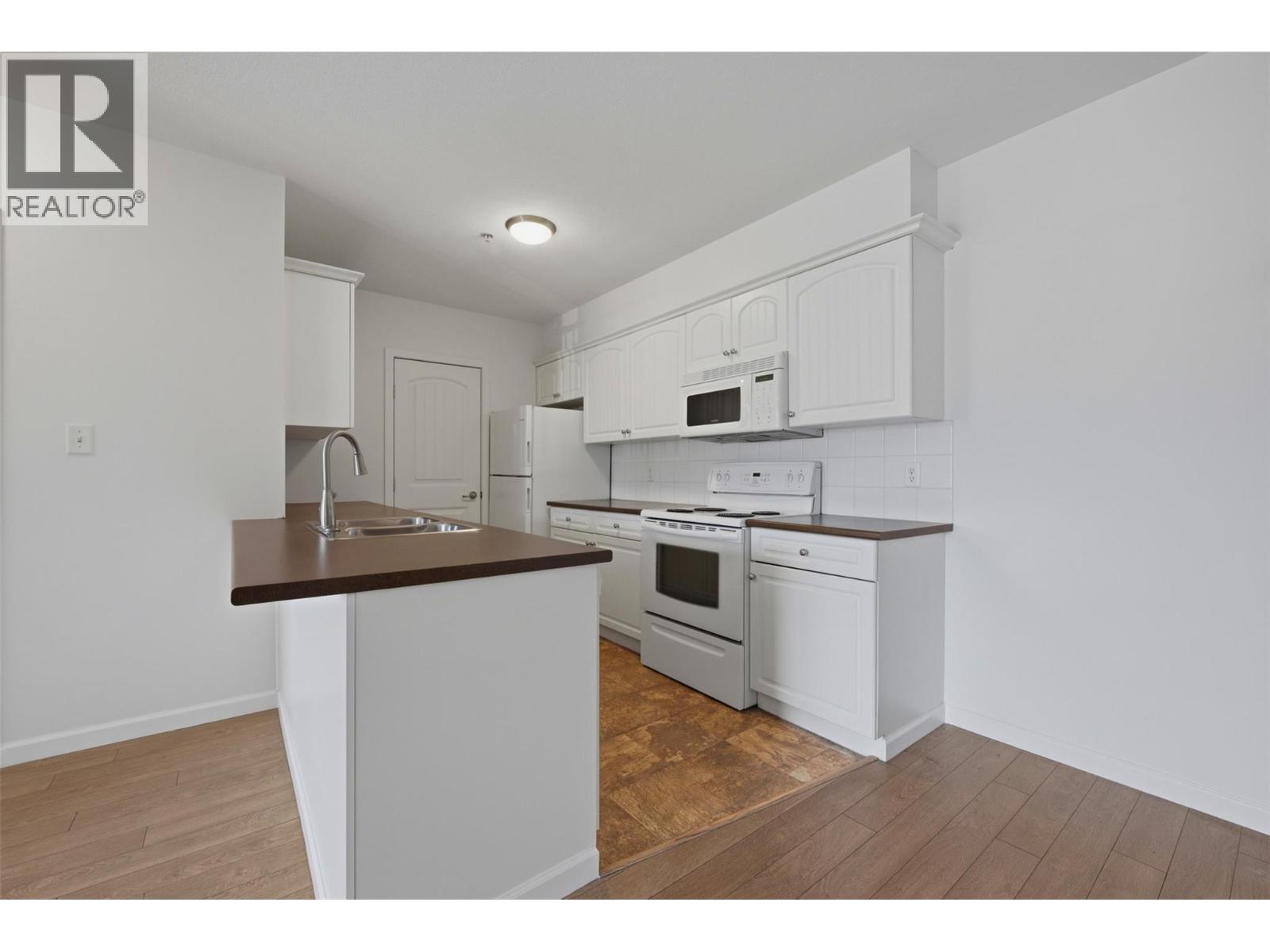 #302 140 Asher Road - 16