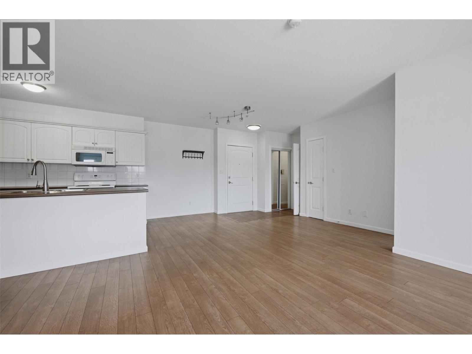 #302 140 Asher Road - 14