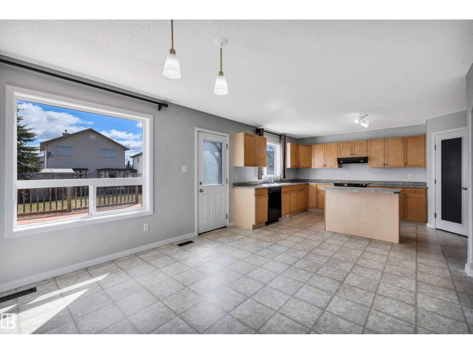 4316 151 AV NW - 7