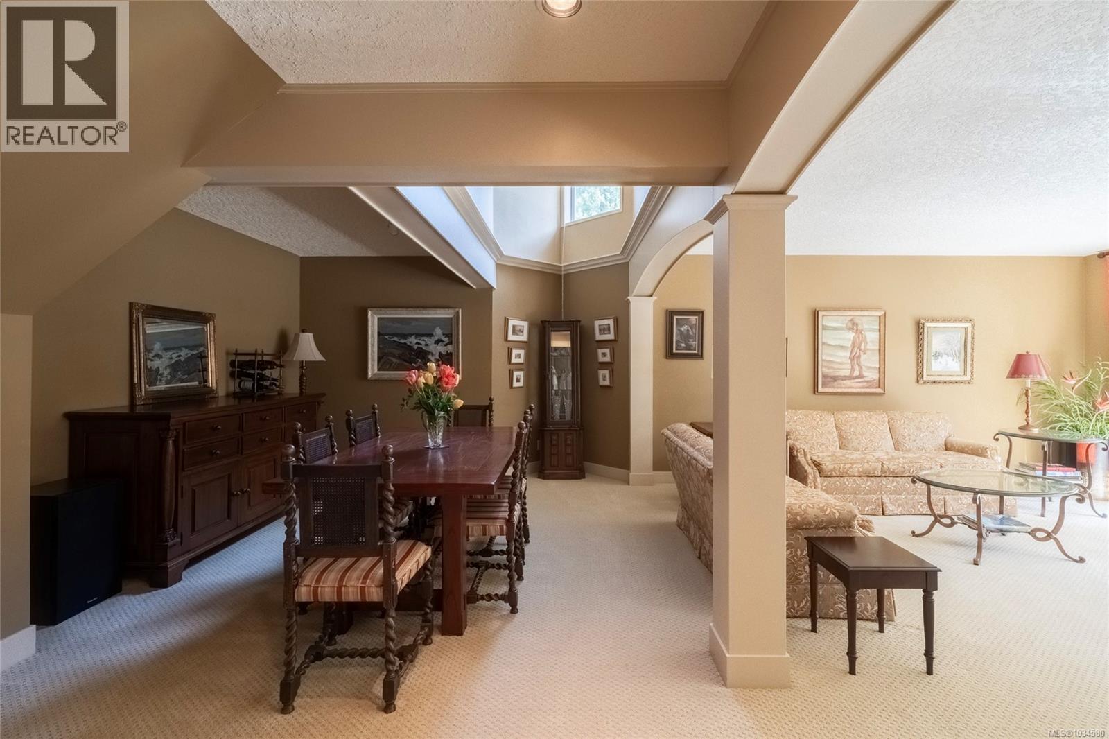 3 1040 Pondwood Lane, Saanich