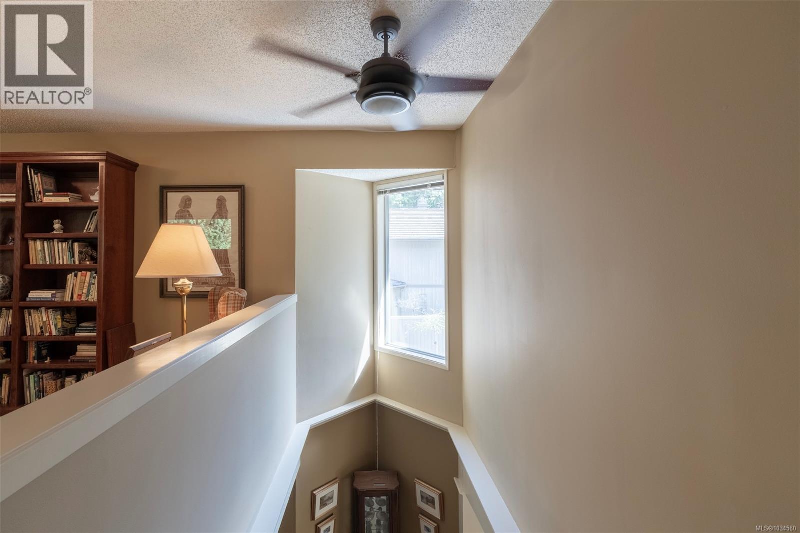 3 1040 Pondwood Lane, Saanich