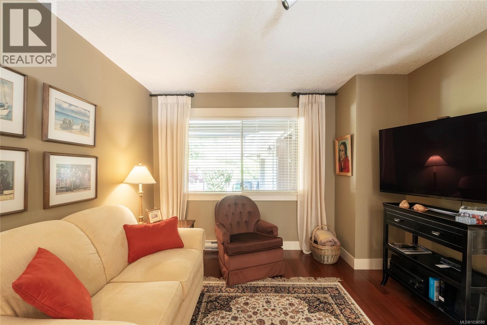 3 1040 Pondwood Lane, Saanich
