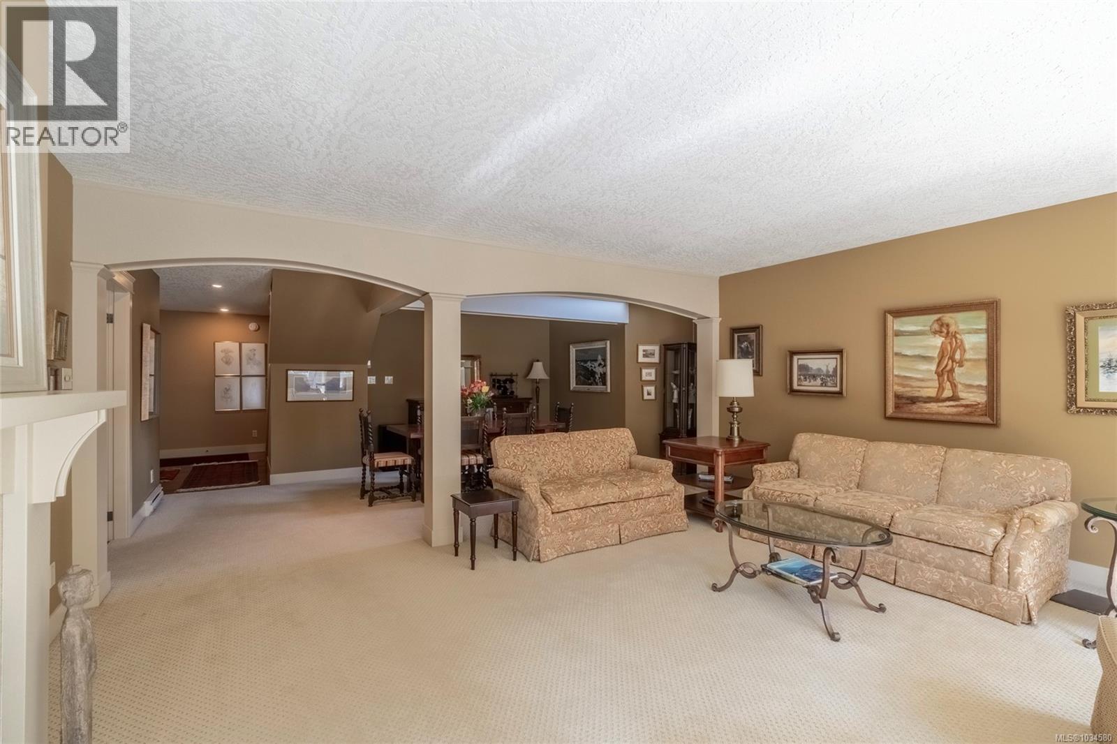 3 1040 Pondwood Lane, Saanich