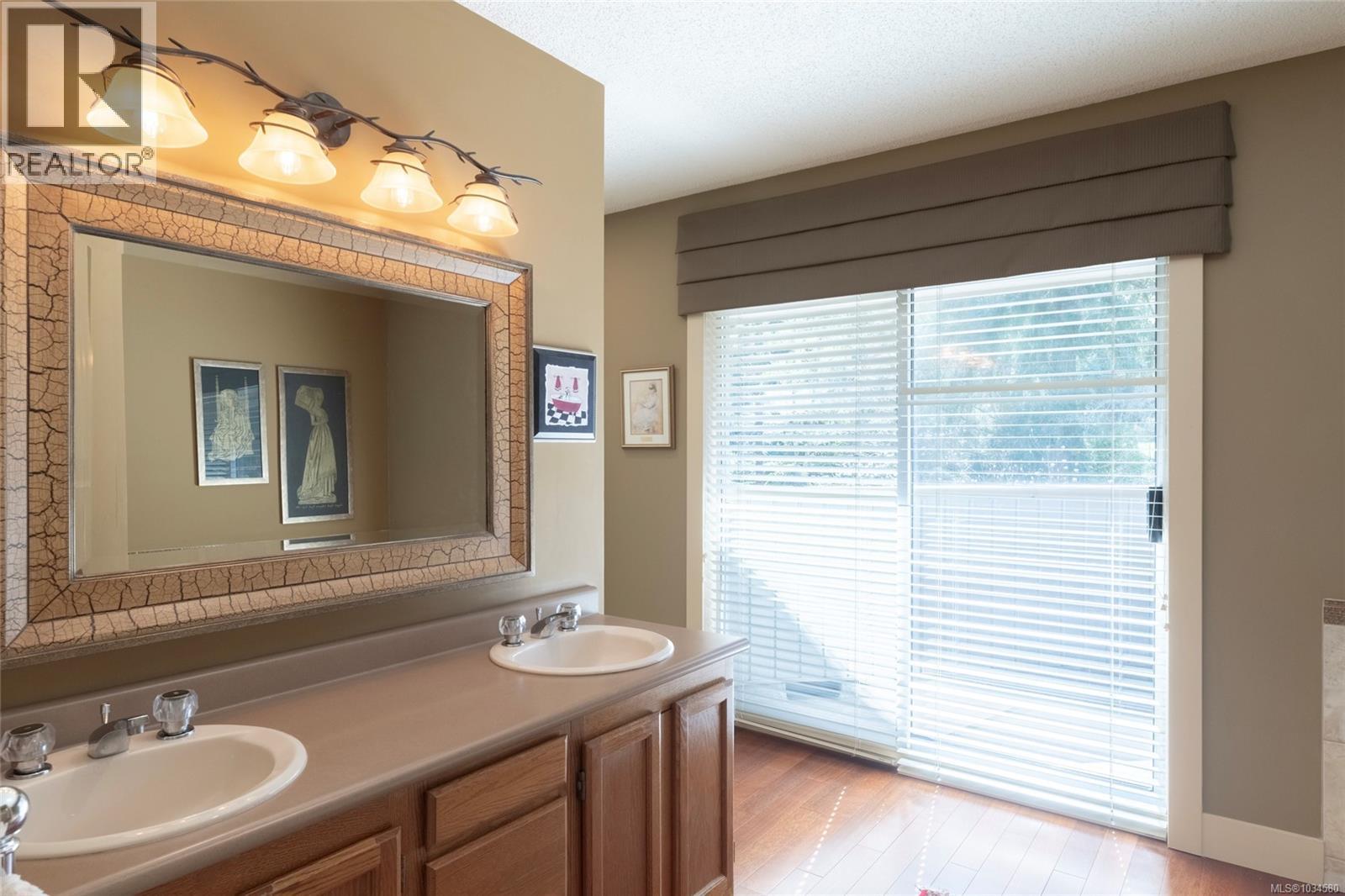 3 1040 Pondwood Lane, Saanich