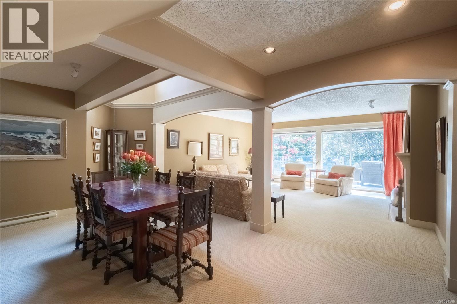 3 1040 Pondwood Lane, Saanich
