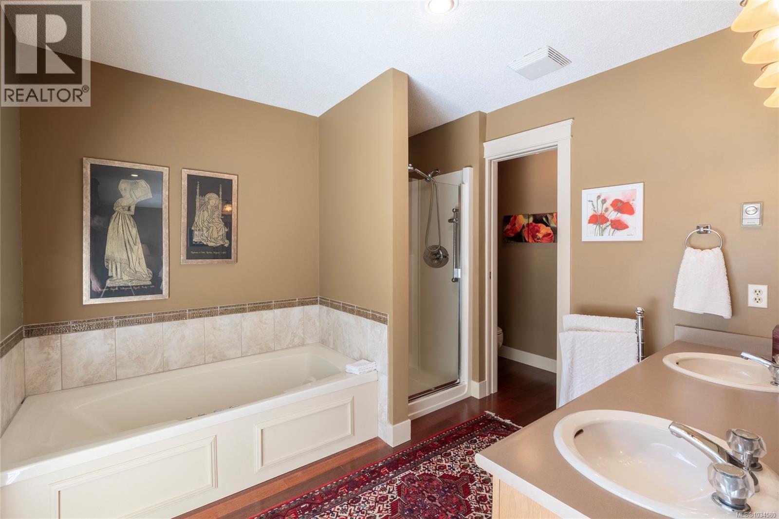 3 1040 Pondwood Lane, Saanich
