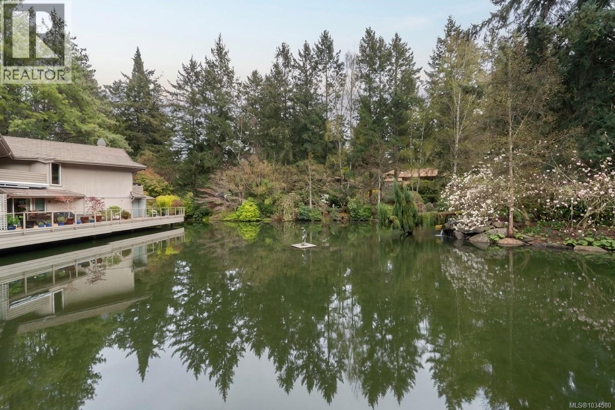 3 1040 Pondwood Lane, Saanich