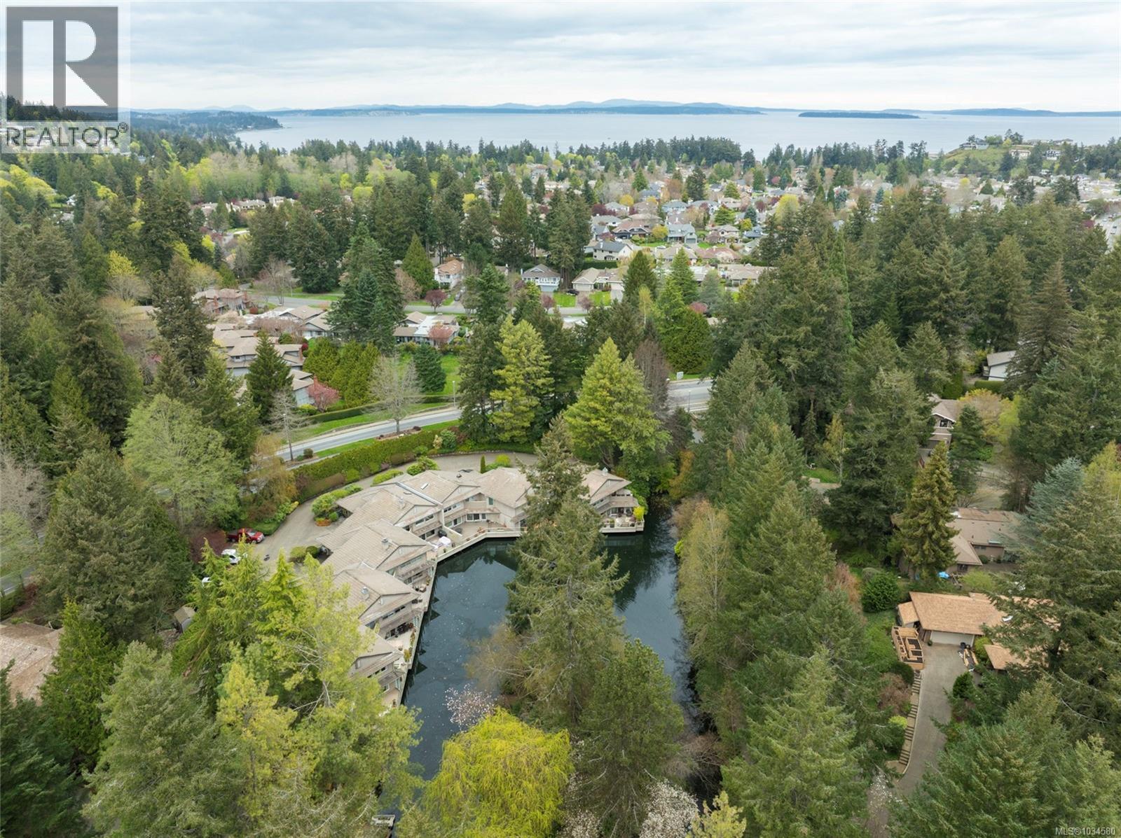 3 1040 Pondwood Lane, Saanich