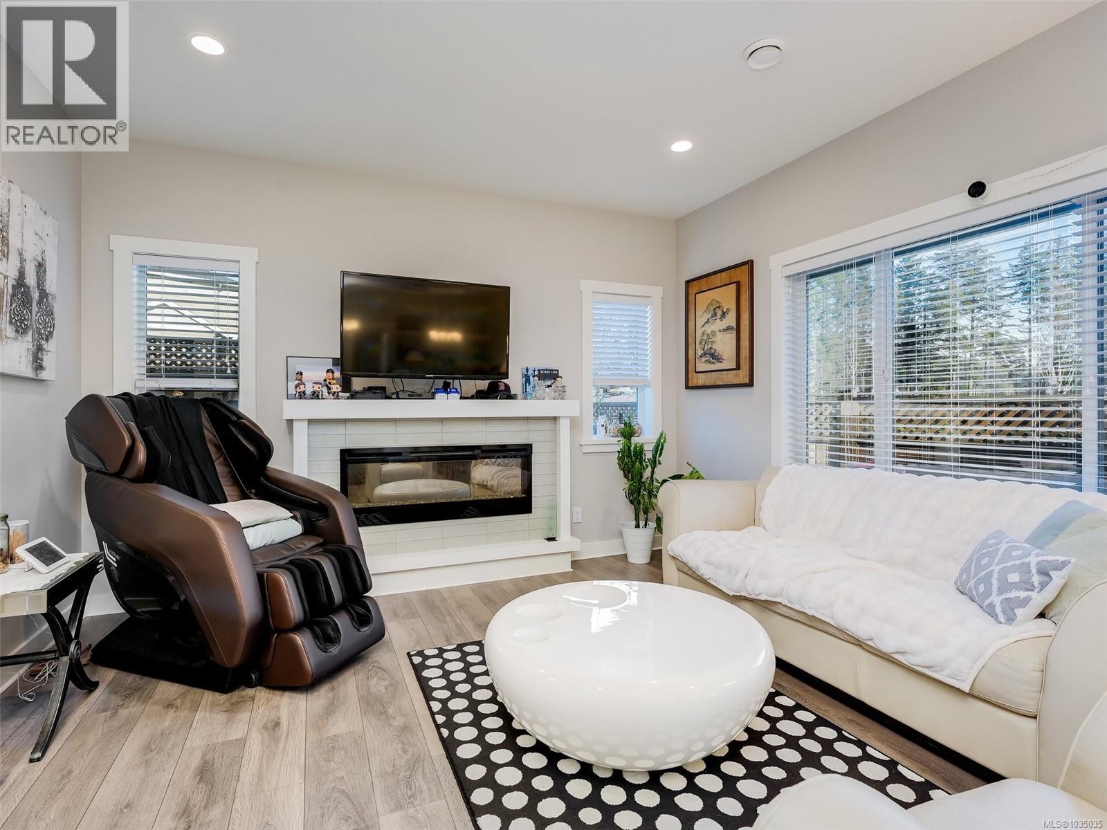 1326 Bombardier Cres - 2