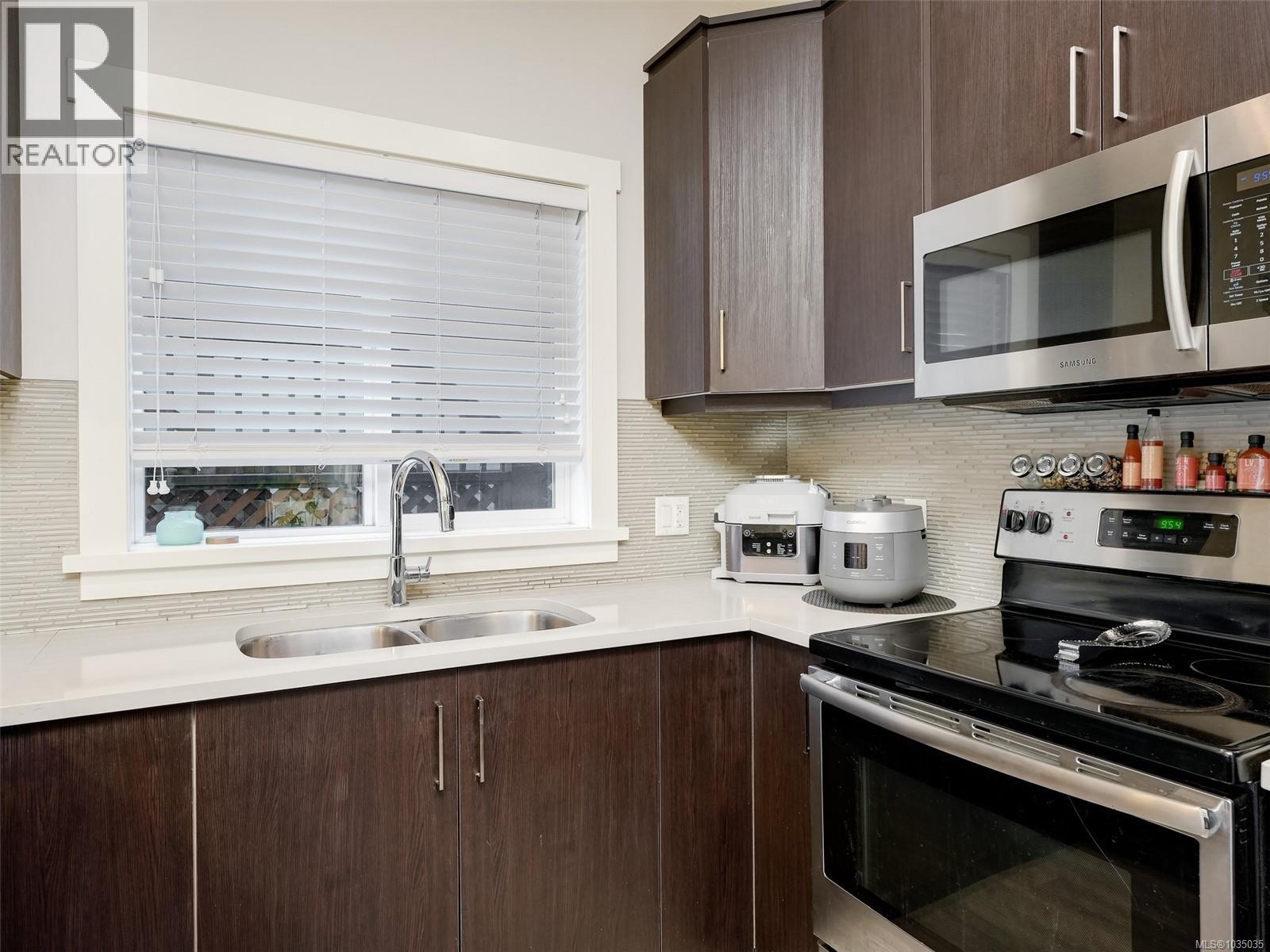 1326 Bombardier Cres - 8