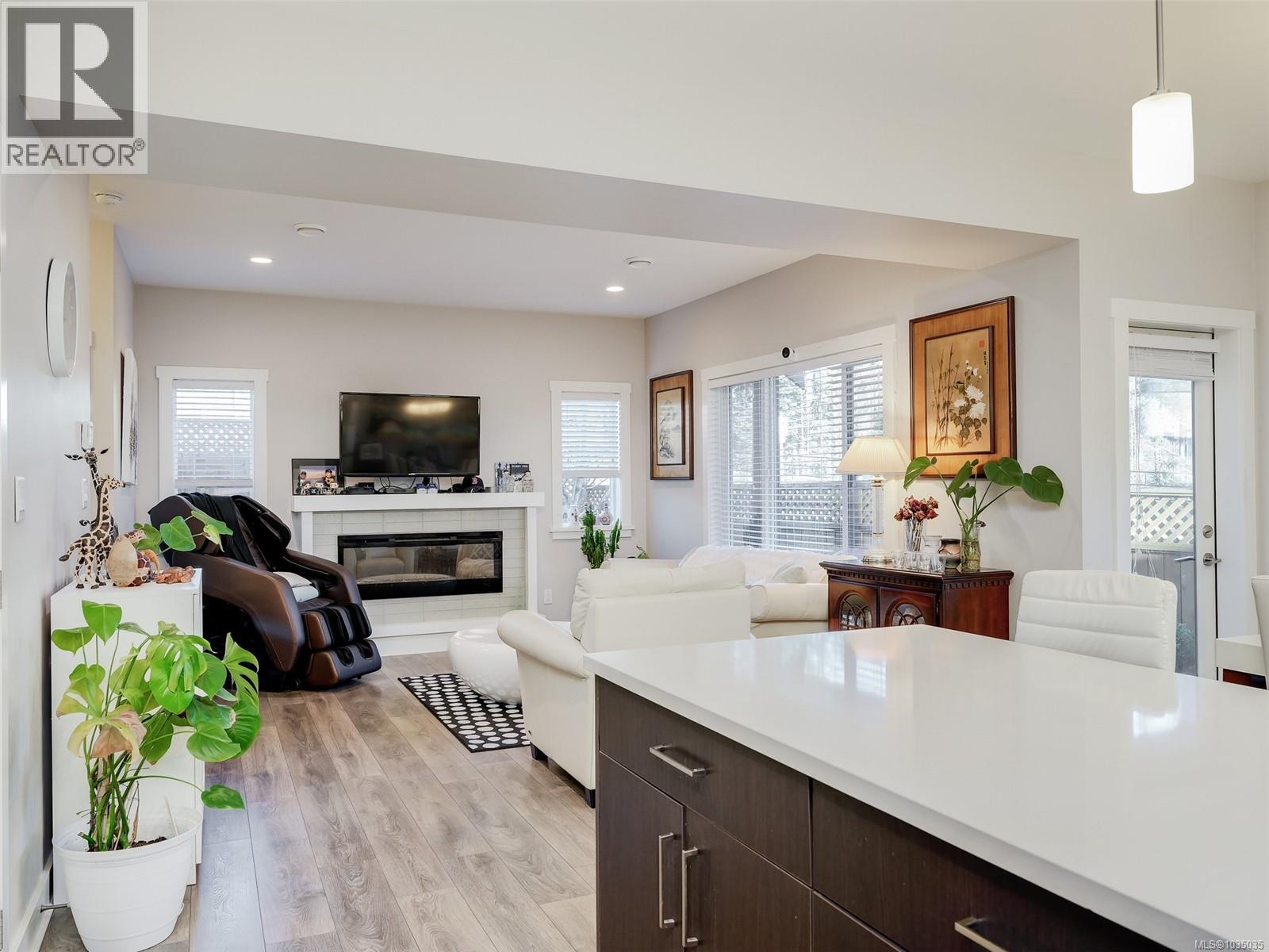 1326 Bombardier Cres - 9