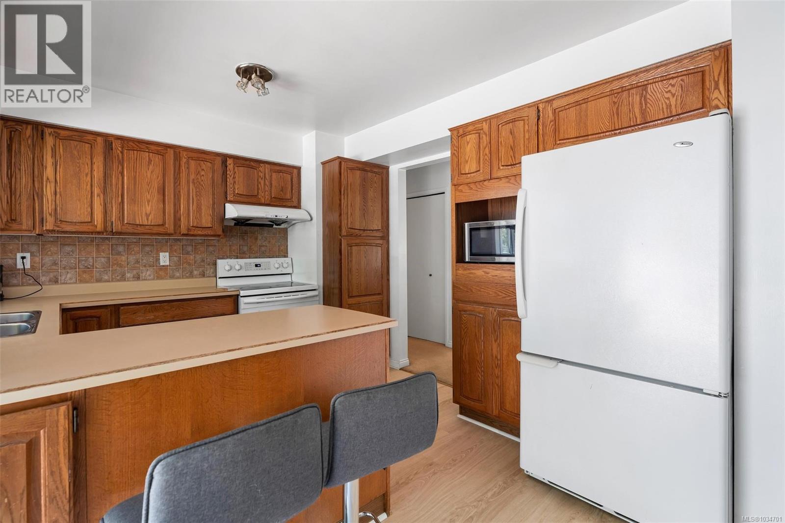  1722 Jefferson Avenue, Saanich