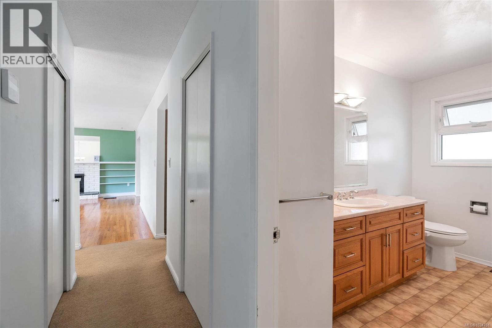  1722 Jefferson Avenue, Saanich
