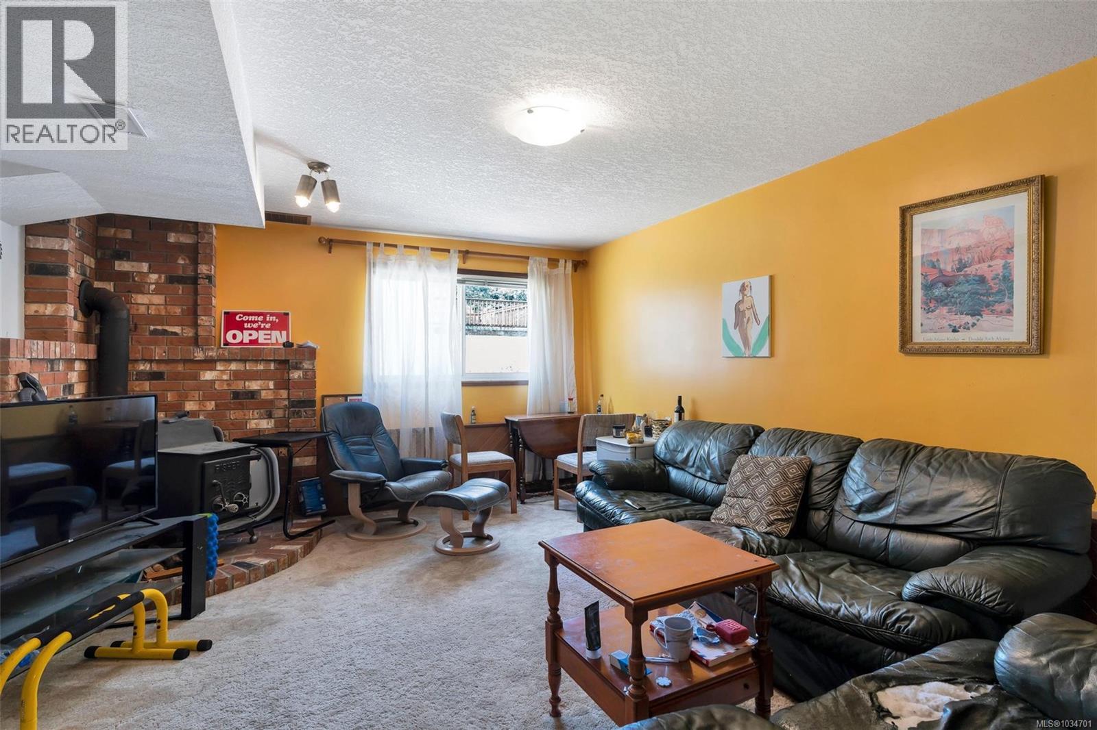  1722 Jefferson Avenue, Saanich