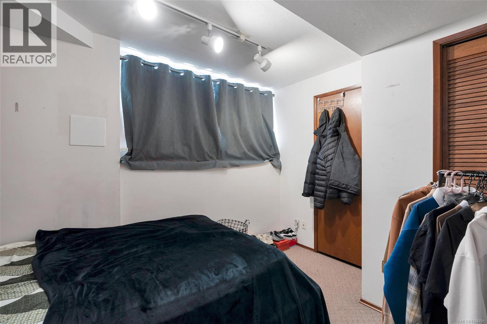  1722 Jefferson Avenue, Saanich