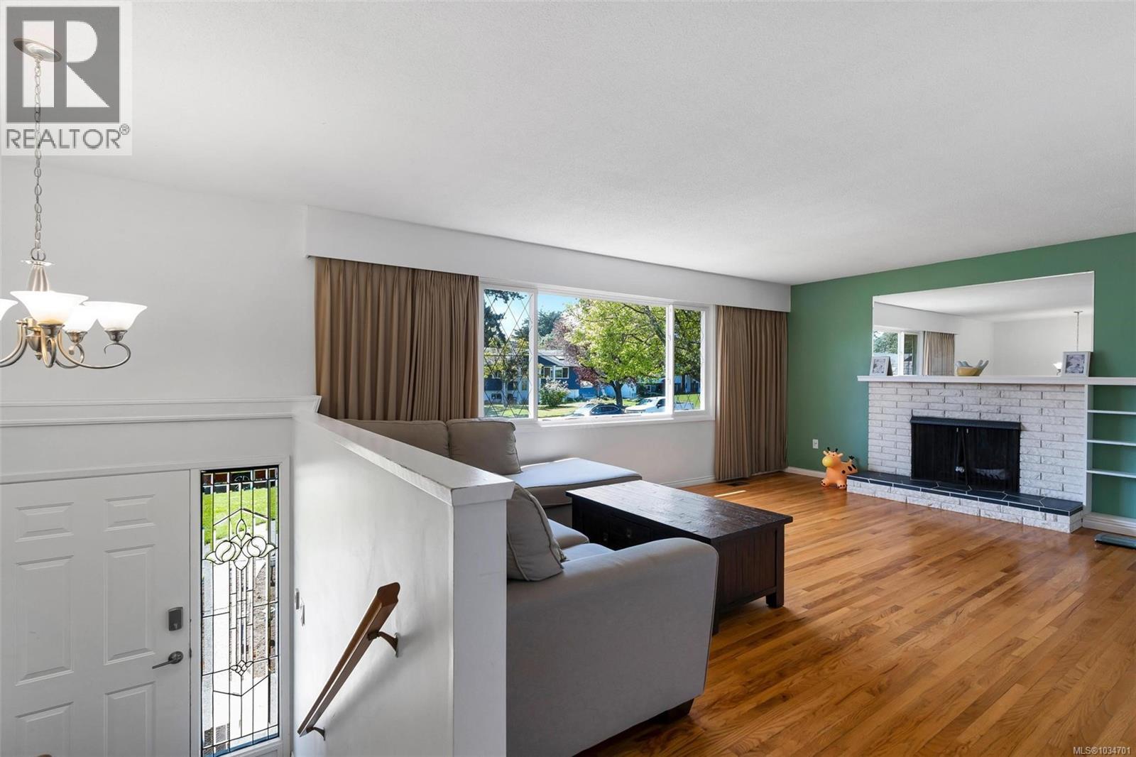  1722 Jefferson Avenue, Saanich