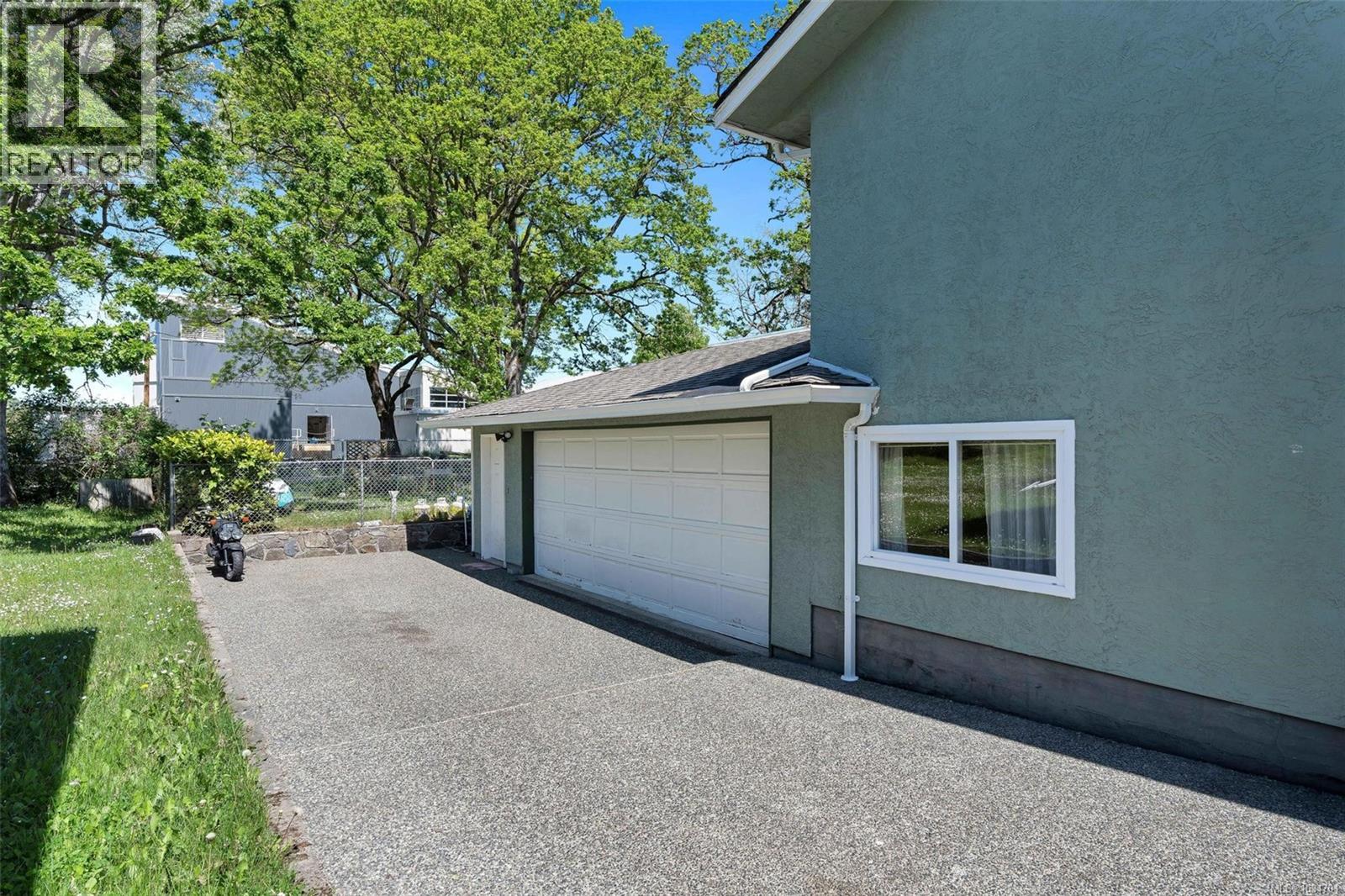  1722 Jefferson Avenue, Saanich