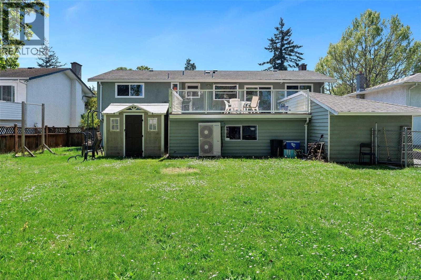  1722 Jefferson Avenue, Saanich