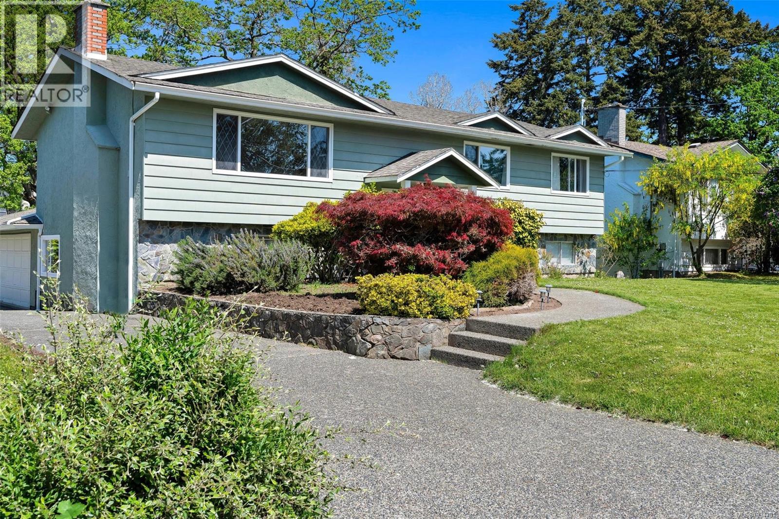  1722 Jefferson Avenue, Saanich
