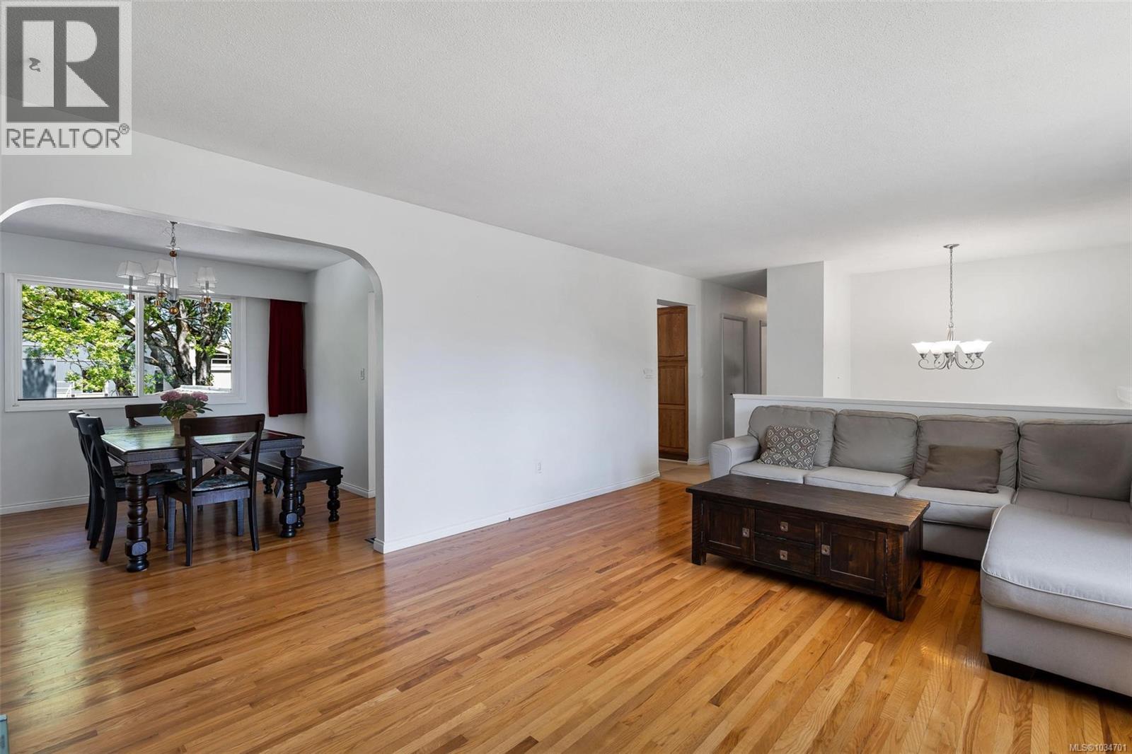 1722 Jefferson Avenue, Saanich