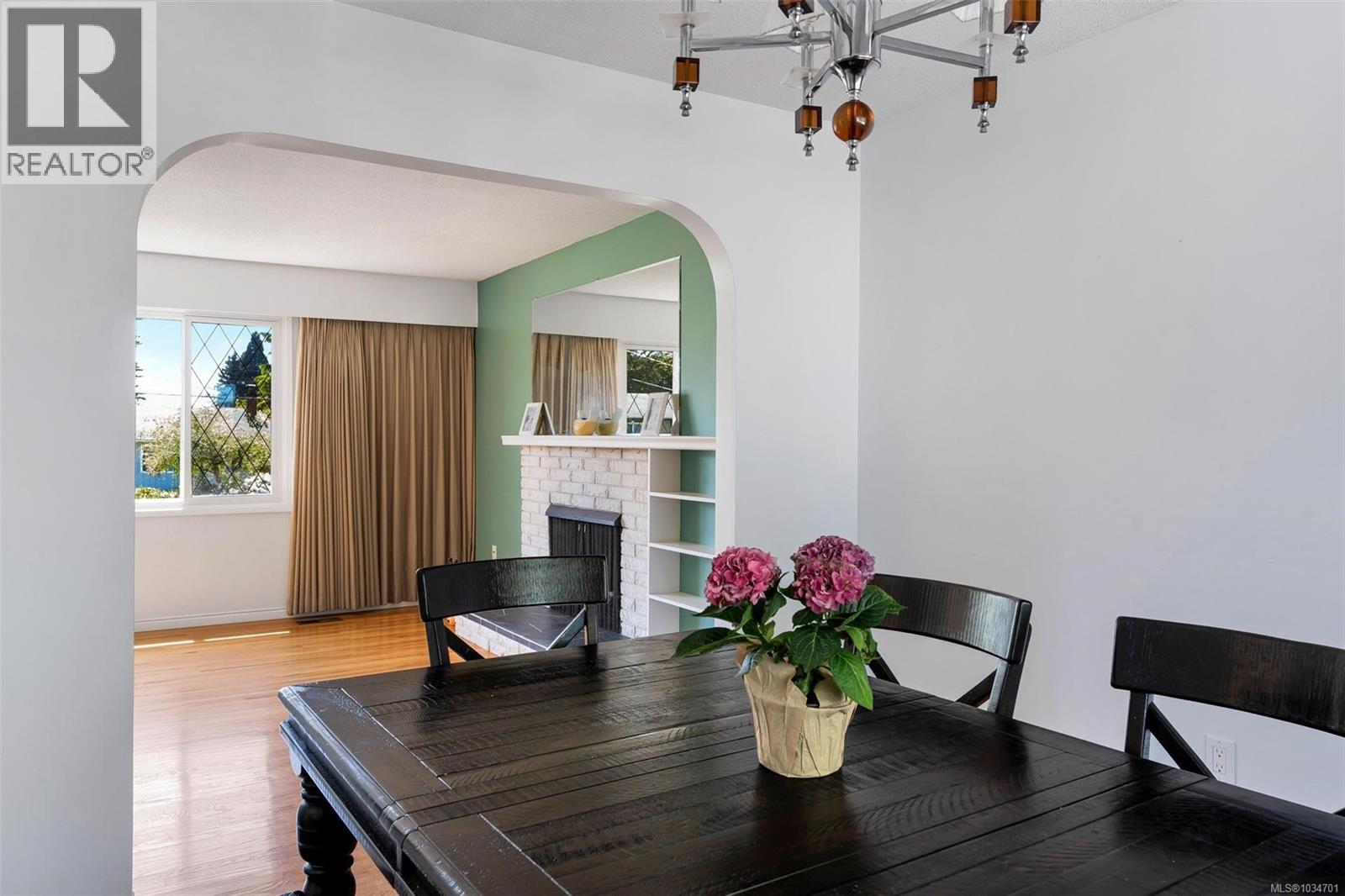  1722 Jefferson Avenue, Saanich