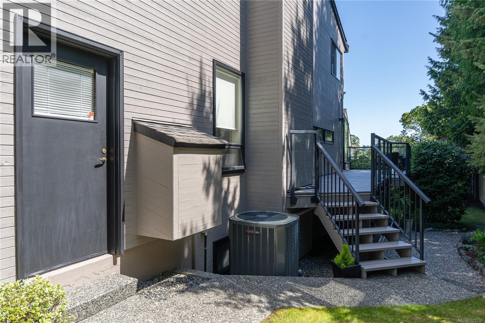  1711 Patly Place, Victoria