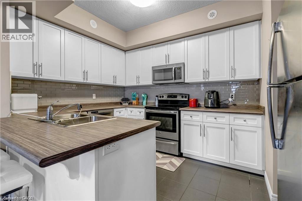1116 FAIRWAY Road N Unit# B, Kitchener, Ontario, N2A0J3 — Photo 10