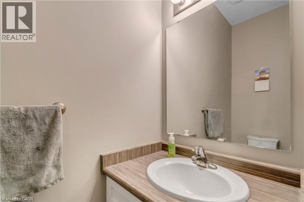 1116 FAIRWAY Road N Unit# B, Kitchener, Ontario, N2A0J3 — Photo 12