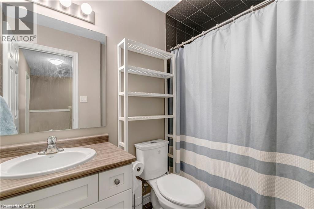 1116 FAIRWAY Road N Unit# B, Kitchener, Ontario, N2A0J3 — Photo 18