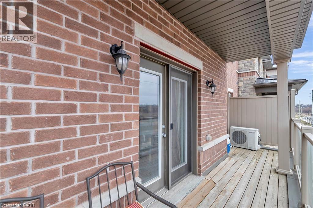 1116 FAIRWAY Road N Unit# B, Kitchener, Ontario, N2A0J3 — Photo 3