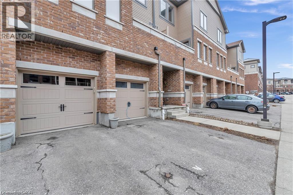 1116 FAIRWAY Road N Unit# B, Kitchener, Ontario, N2A0J3 — Photo 4