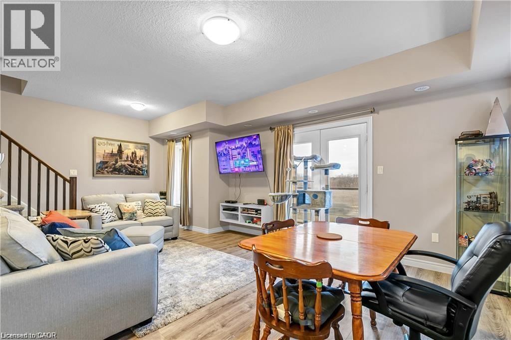 1116 FAIRWAY Road N Unit# B, Kitchener, Ontario, N2A0J3 — Photo 6