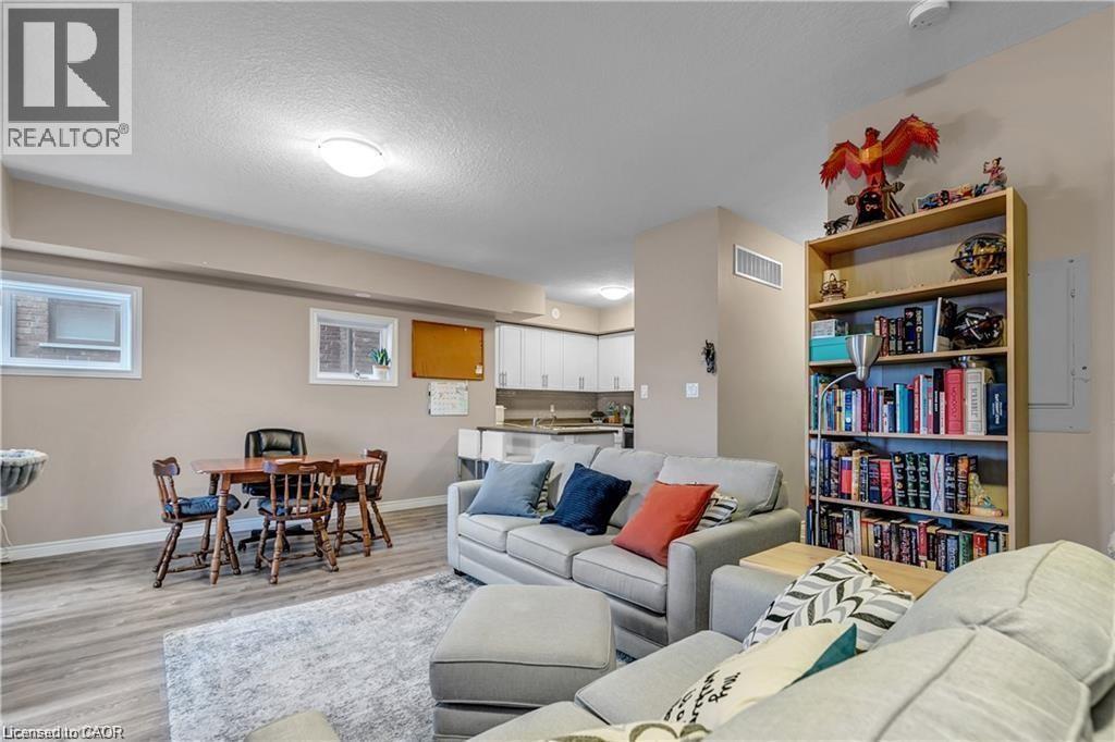 1116 FAIRWAY Road N Unit# B, Kitchener, Ontario, N2A0J3 — Photo 7