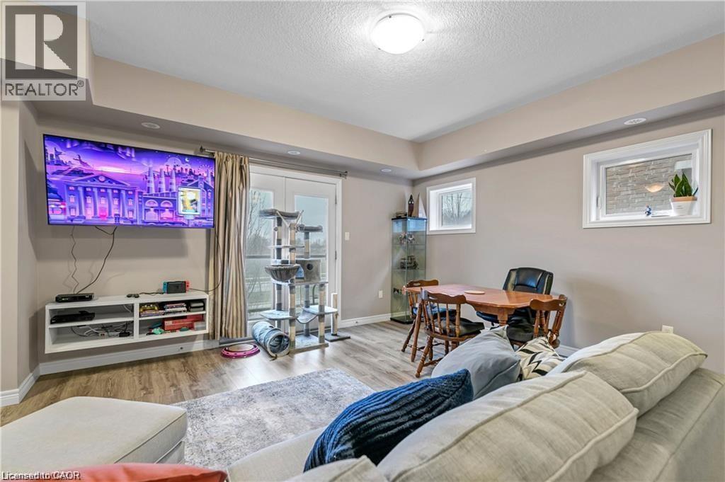 1116 FAIRWAY Road N Unit# B, Kitchener, Ontario, N2A0J3 — Photo 8