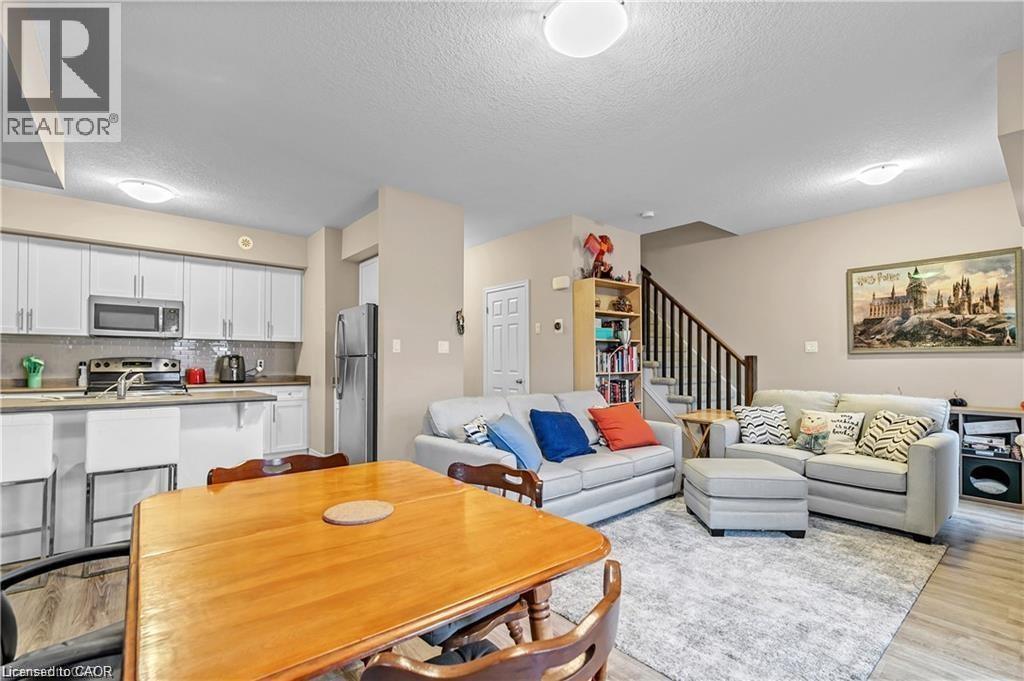 1116 FAIRWAY Road N Unit# B, Kitchener, Ontario, N2A0J3 — Photo 9
