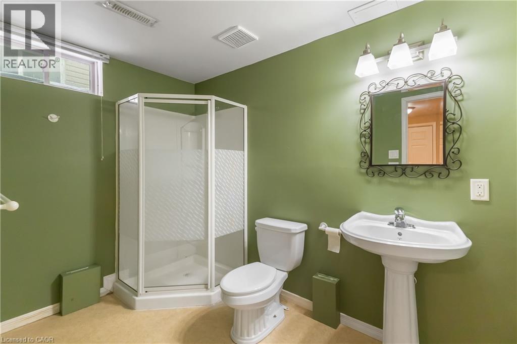 21 AXFORD Parkway, St. Thomas, Ontario, N5R6E6 — Photo 4