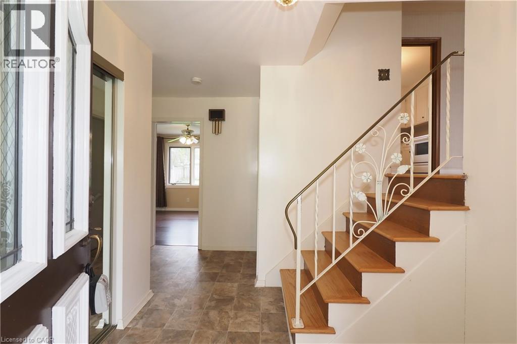 76 CLOVERDALE Crescent, Kitchener, Ontario, N2M4X2 — Photo 7