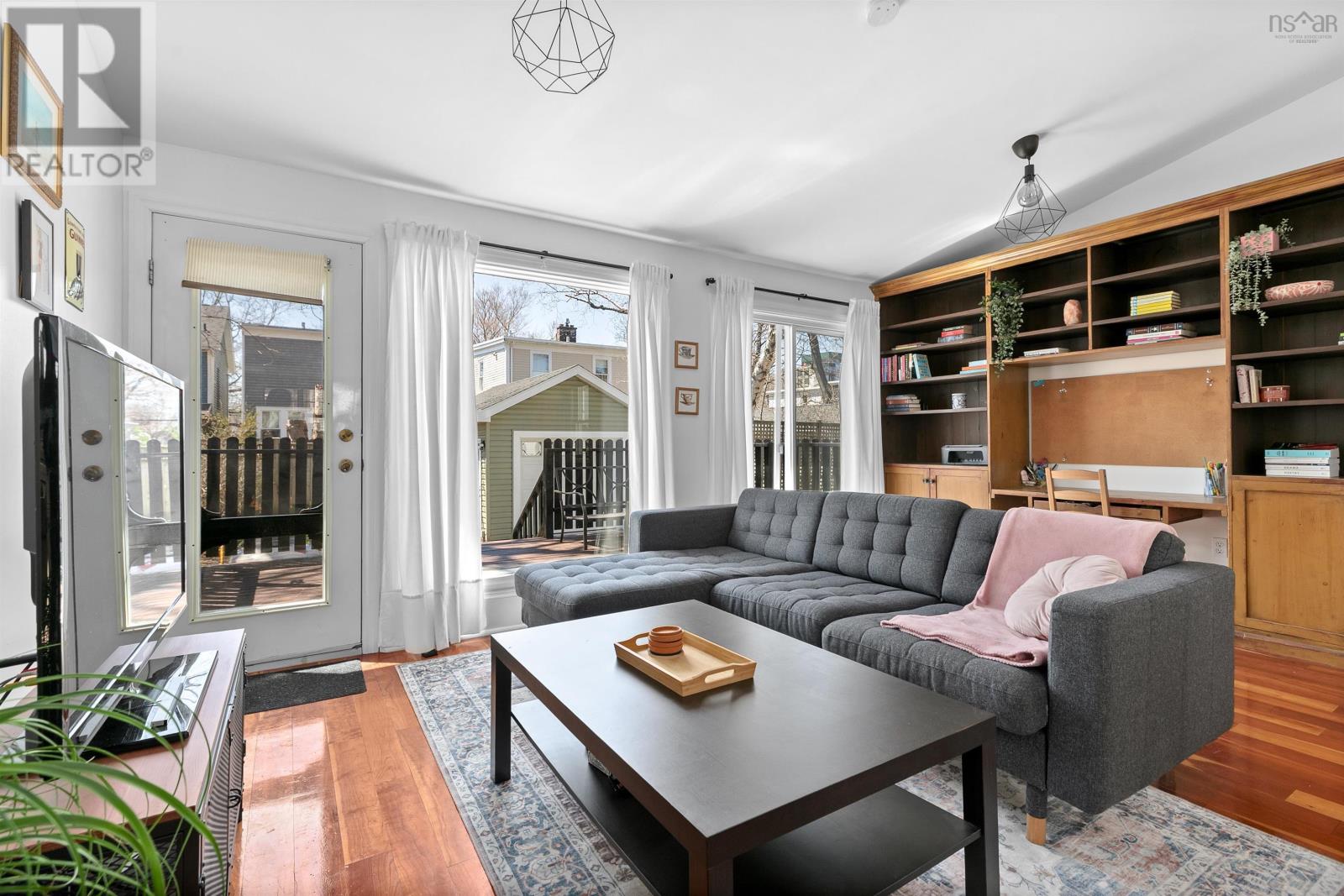 Property 22 of 48 of 1808 Chestnut Street