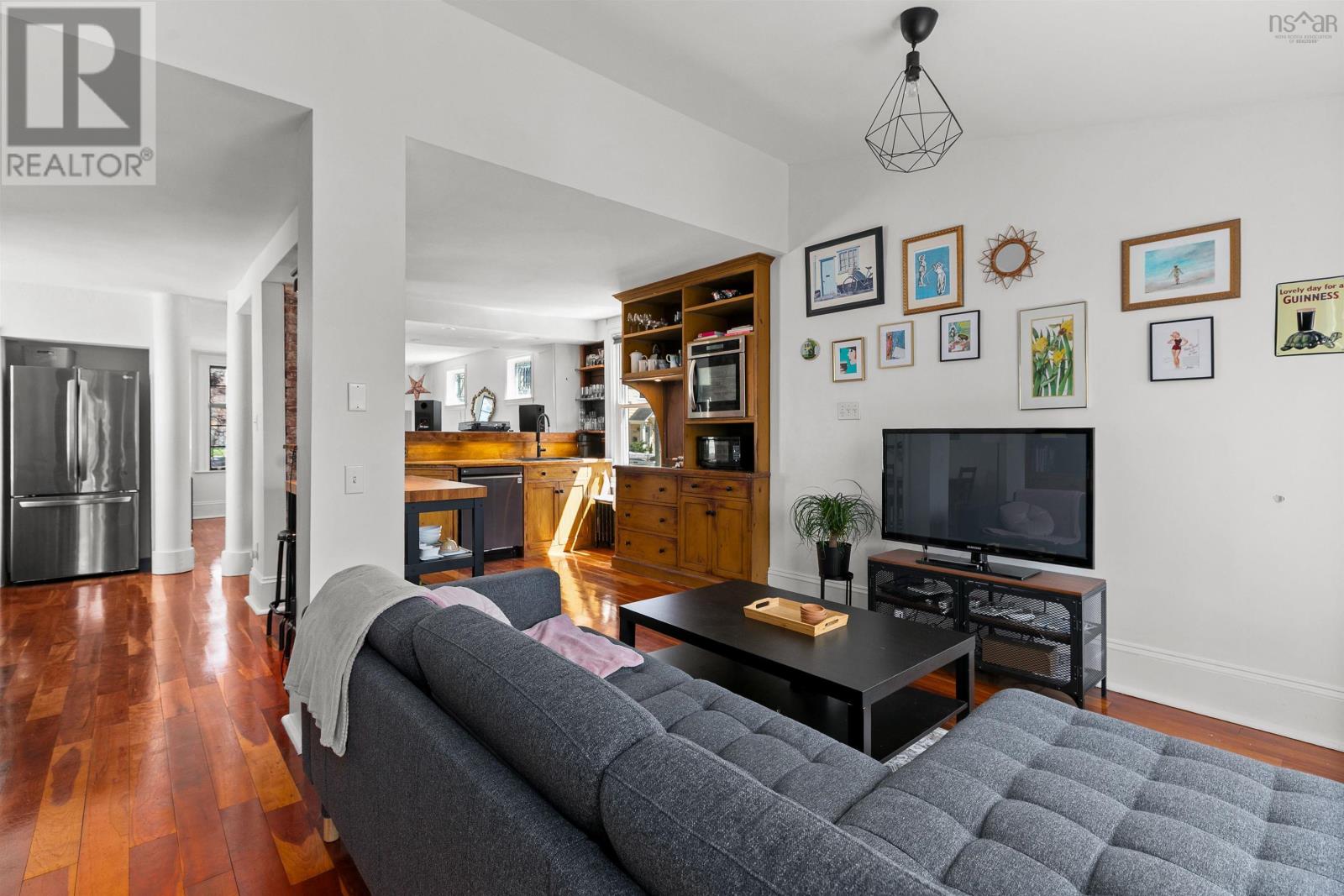 Property 25 of 48 of 1808 Chestnut Street