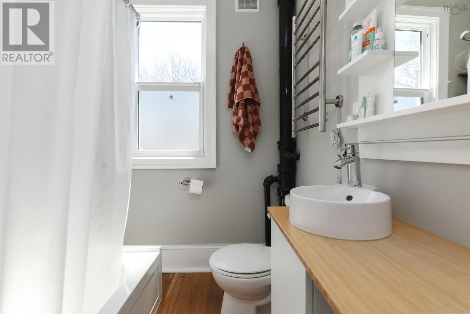 Property 29 of 48 of 1808 Chestnut Street