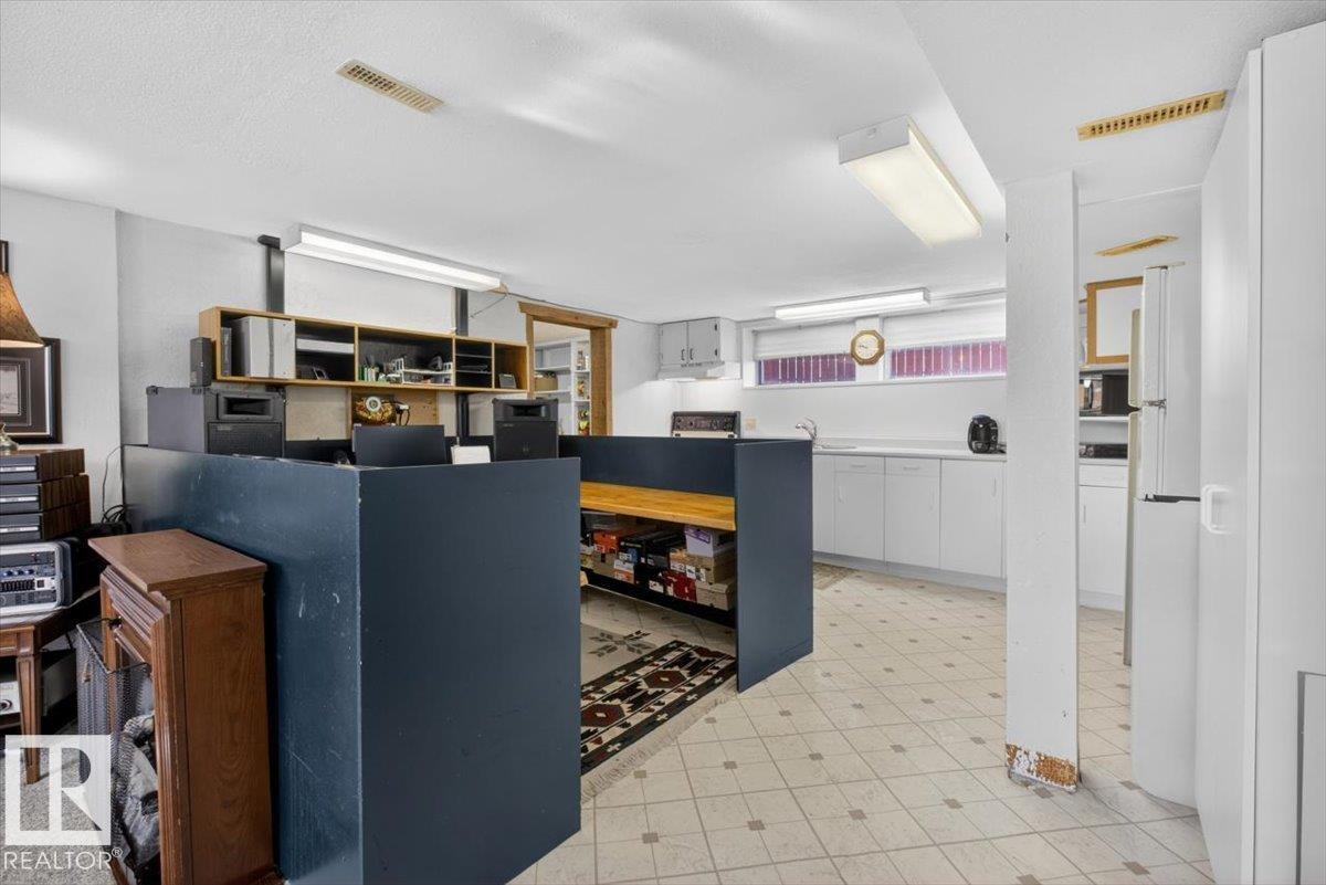 11302 58 ST NW, Edmonton