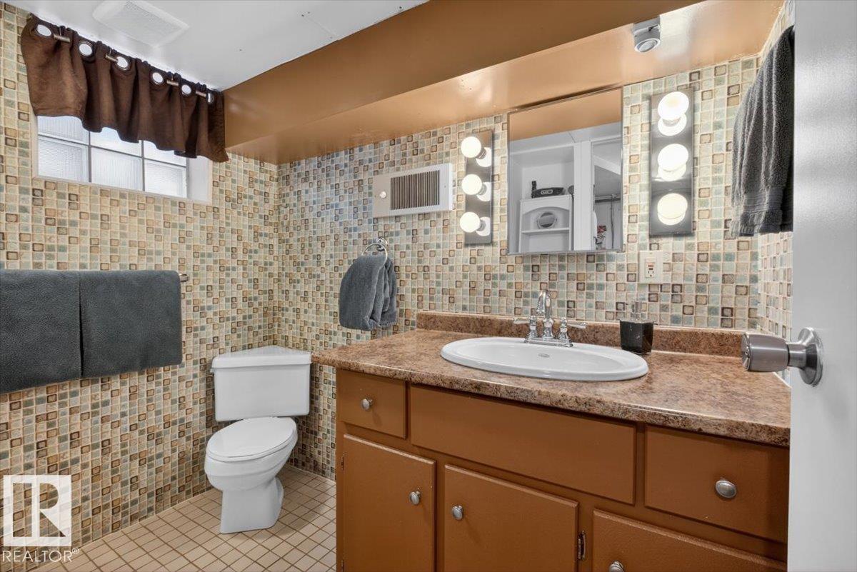11302 58 ST NW, Edmonton