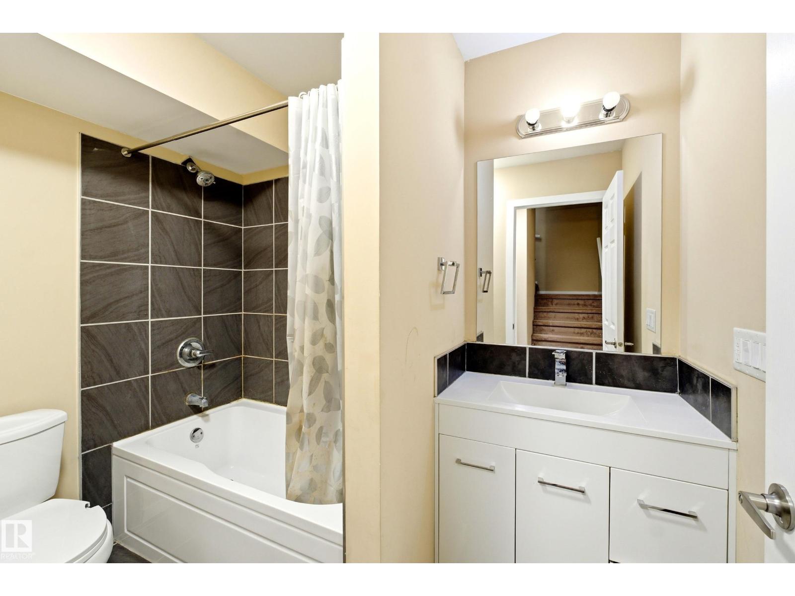 2132 32 Street NW NW, Edmonton