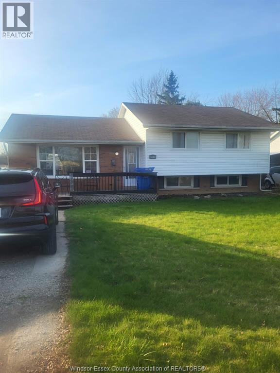 215 FAIRVIEW AVENUE East, Essex, Ontario, N8M1X9 — Photo 2