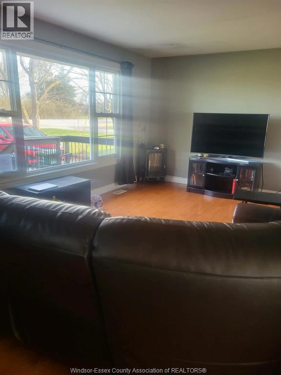 215 FAIRVIEW AVENUE East, Essex, Ontario, N8M1X9 — Photo 9