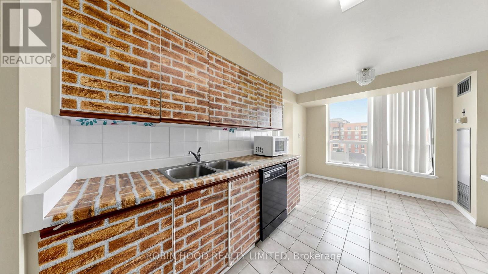 #603 400 MCLEVIN AVENUE - 11