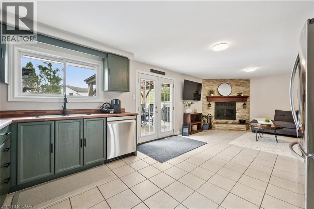 625 PINE ISLAND Crescent, Waterloo, Ontario, N2V1T3 — Photo 8