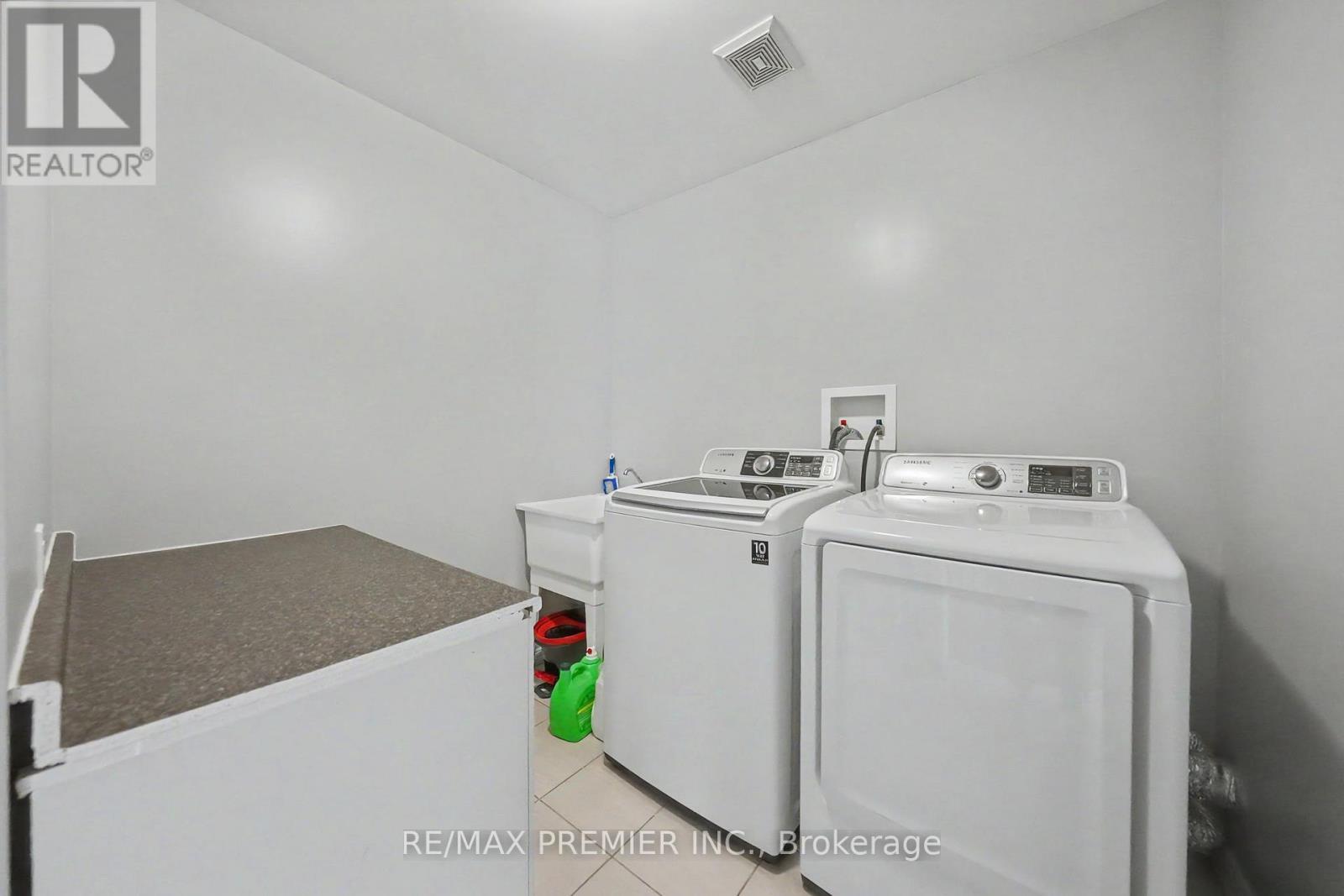 82 CHESTERWOOD CRESCENT - 34
